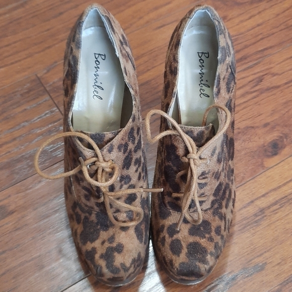 Leopard Print Oxfords - Picture 5 of 8
